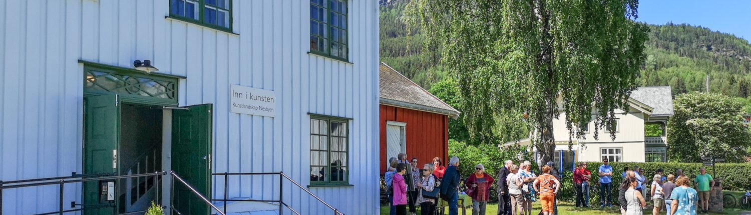 Utstillingsbygget på Sorenskrivergården med rullestolrampe